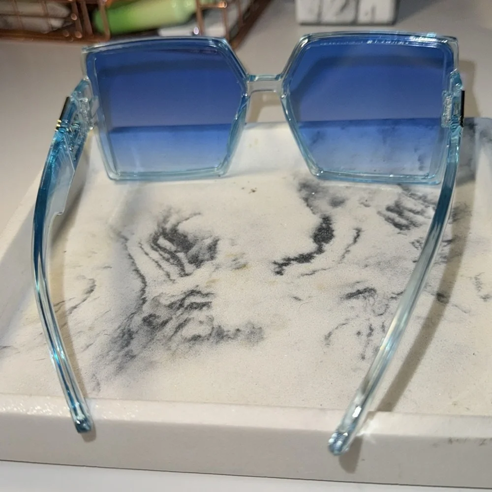 SUNGLASSES 🕶️ - Picture 4 of 6